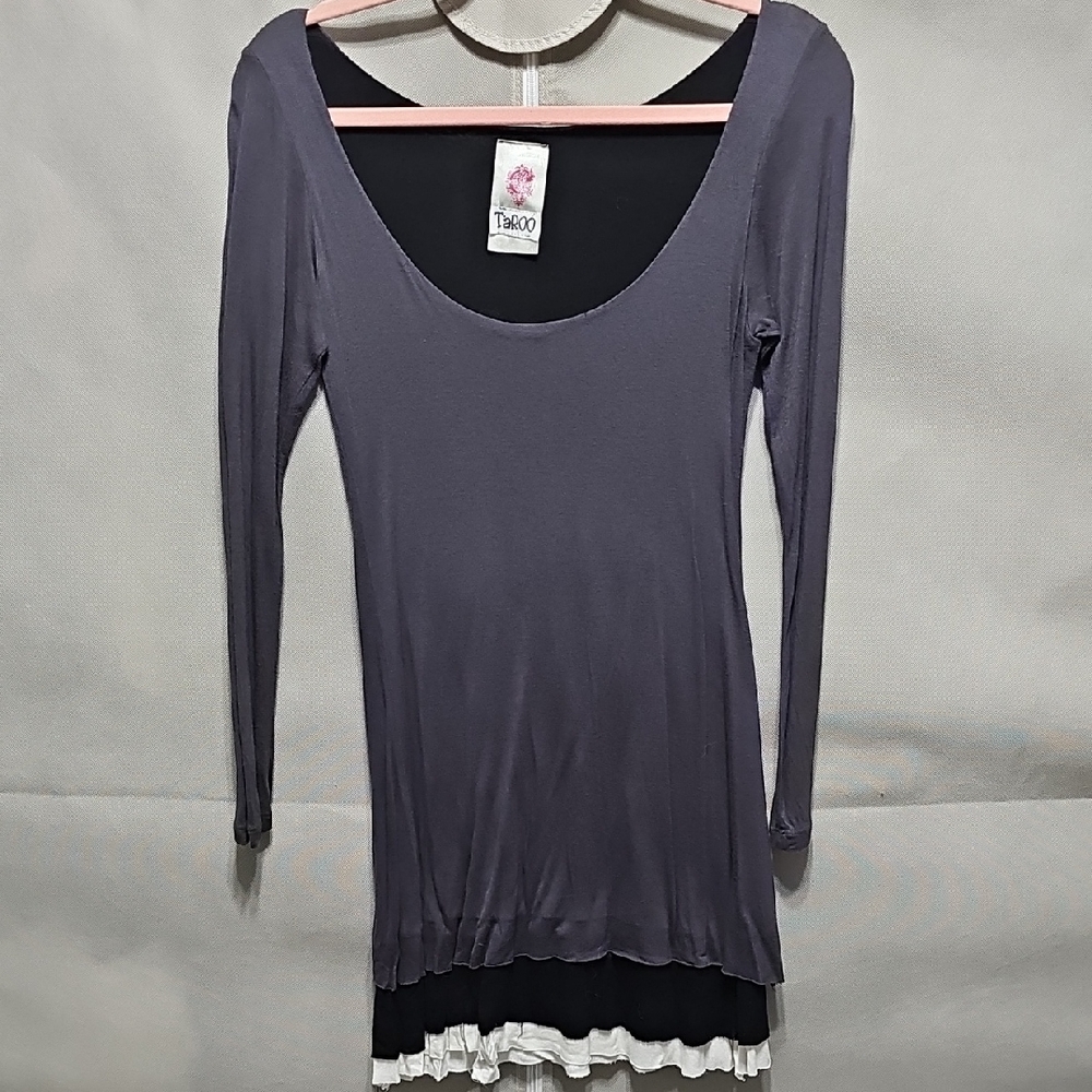 Taboo Long Sleeve Scoop Neck Layered Hem Dress in Gray and Black